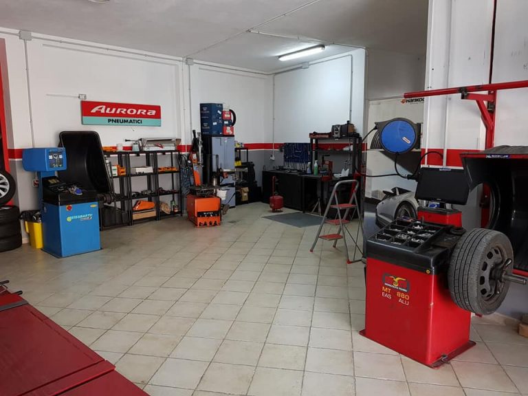 Officina Germany Gomme vicino a Solarino